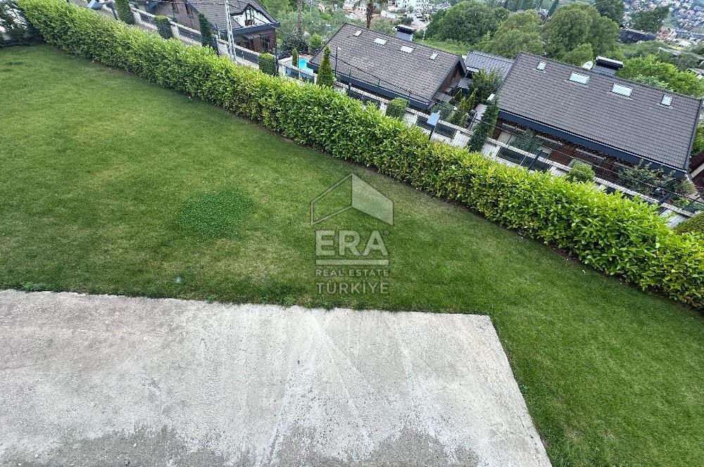 Zekeriyaköy'de Ana Caddede Yüksek Tabela Değerli Kiralık Dükkan