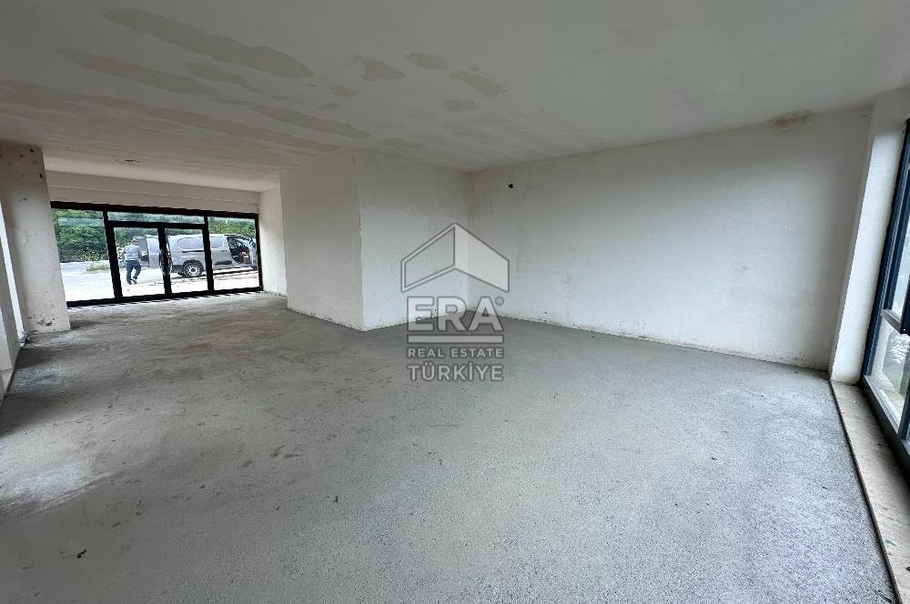 Zekeriyaköy'de Ana Caddede Yüksek Tabela Değerli Kiralık Dükkan