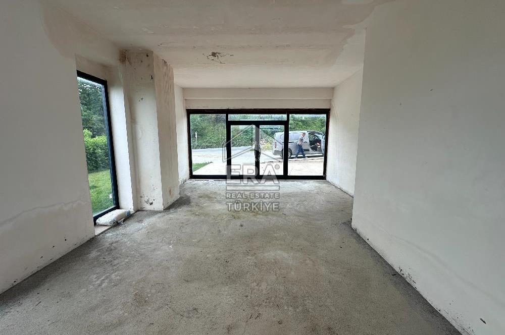 Zekeriyaköy'de Ana Caddede Yüksek Tabela Değerli Kiralık Dükkan