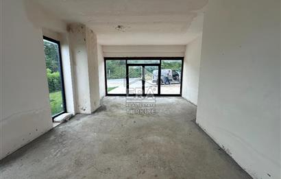 Zekeriyaköy'de Ana Caddede Yüksek Tabela Değerli Kiralık Dükkan