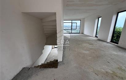 Zekeriyaköy'de Ana Caddede Yüksek Tabela Değerli Kiralık Dükkan