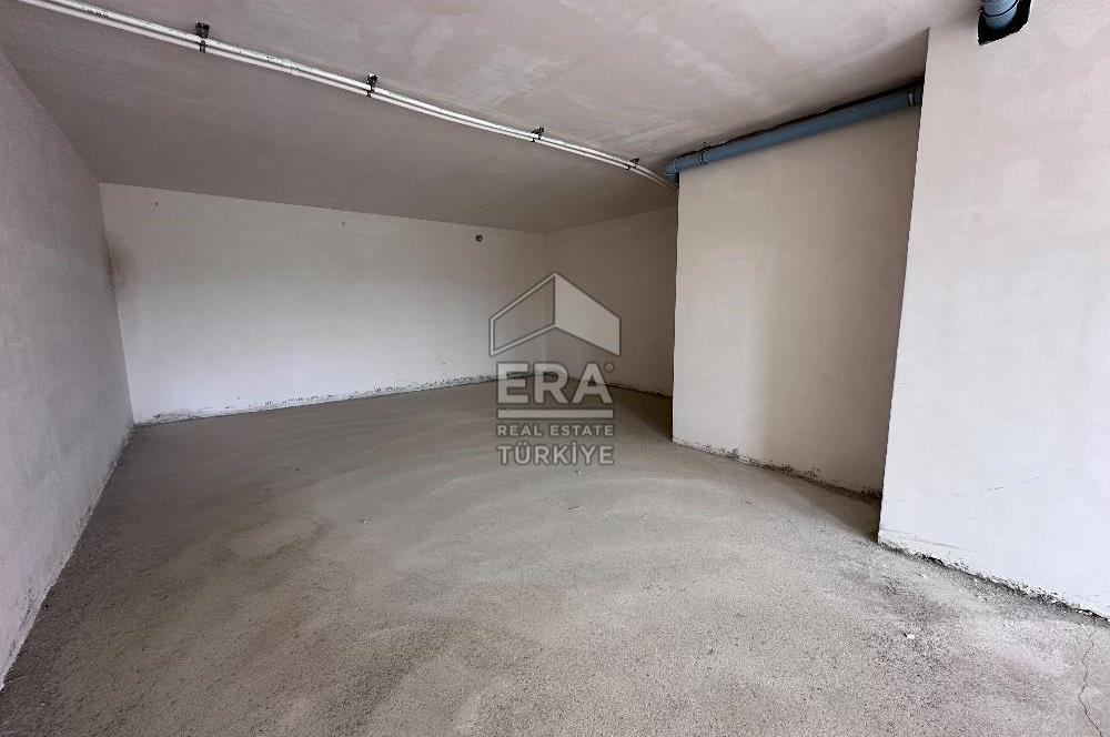 Zekeriyaköy'de Ana Caddede Yüksek Tabela Değerli Kiralık Dükkan