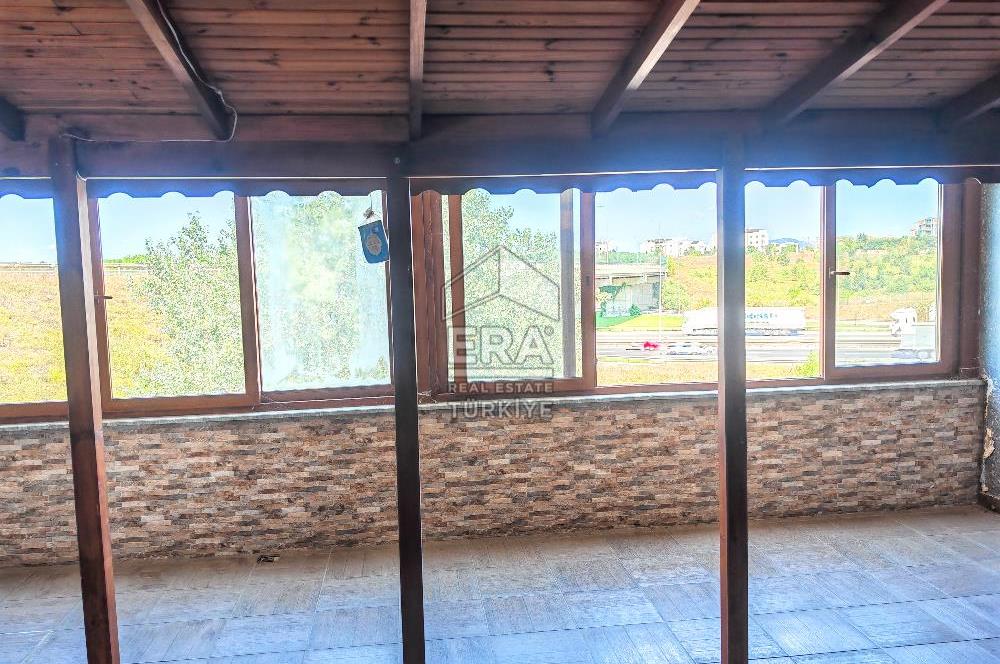Yoğun Güzergahdaki Benzin İstasyonunda Kafe-Restoran için Dükkan