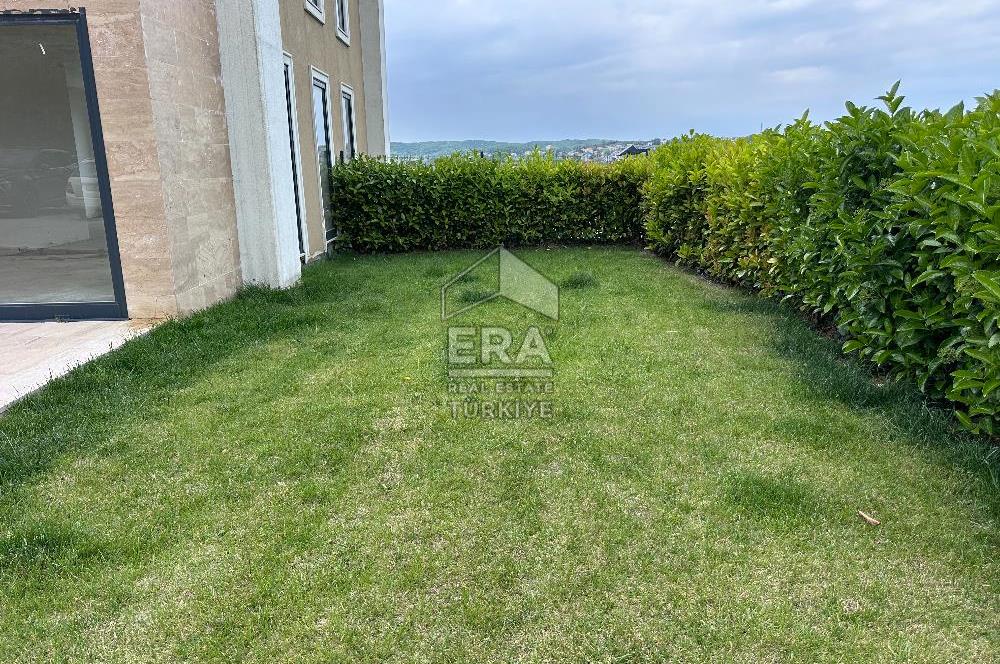 Zekeriyaköy'de Ana Caddede Yüksek Tabela Değerli Kiralık Dükkan