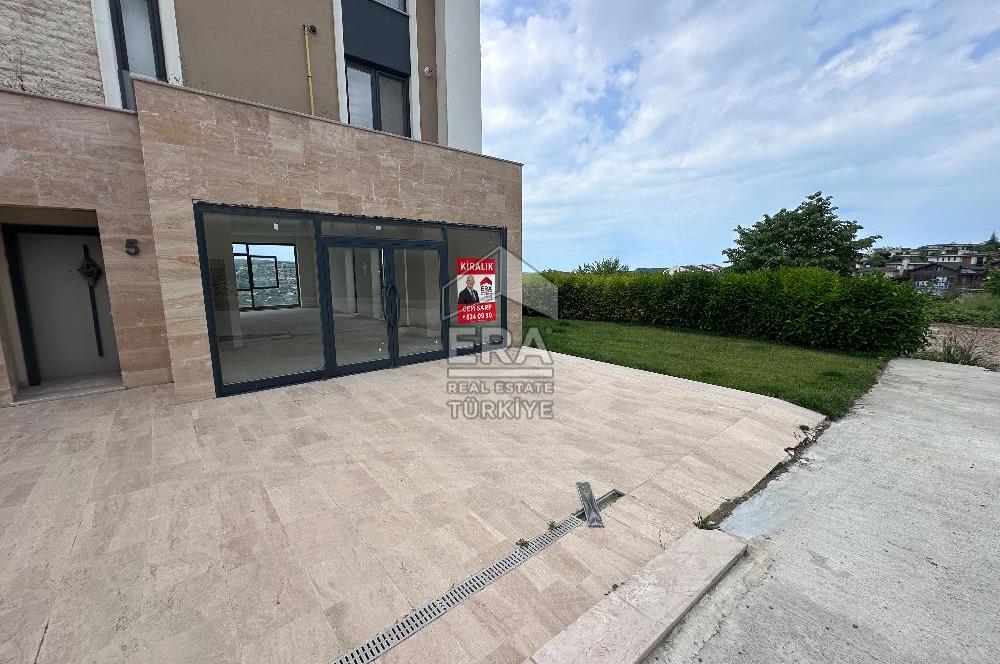 Zekeriyaköy'de Ana Caddede Yüksek Tabela Değerli Kiralık Dükkan