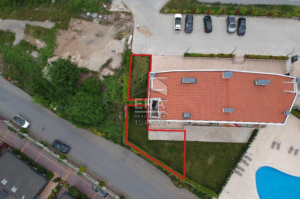 Zekeriyaköy'de Ana Caddede Yüksek Tabela Değerli Kiralık Dükkan