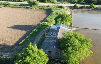 Era Söz'den Manyas'ta 3.124m2 K.Tavukhane(300m2) Ve Tarla