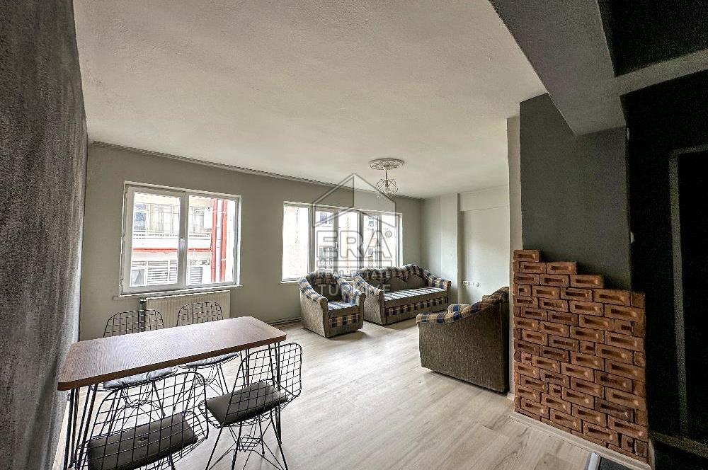 ERA SÖZ DEN KIZILAY CADDESİNDE EŞYALI KİRALIK 2+1 DAİRE