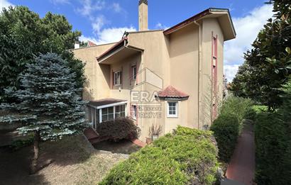 Uskumruköy Mevsim Sitesi'nde Ferah ve Geniş Bahçeli İkiz Villa