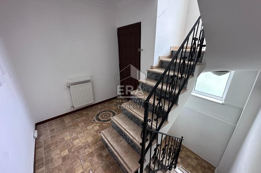 Sarıyer Uskumruköy'de Güvenlikli Sitede 4+2, 290m2 İkiz Villa