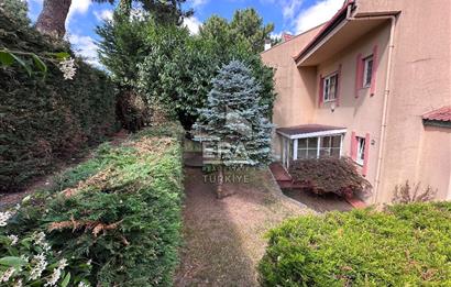 Uskumruköy Mevsim Sitesi'nde Ferah ve Geniş Bahçeli İkiz Villa
