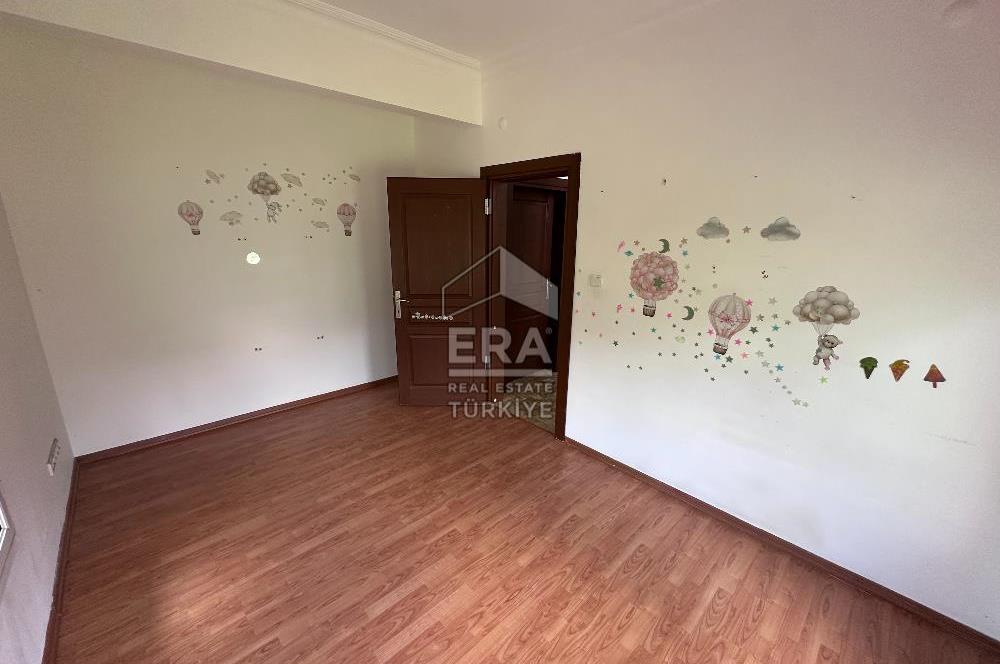 Sarıyer Uskumruköy'de Güvenlikli Sitede 4+2, 290m2 İkiz Villa