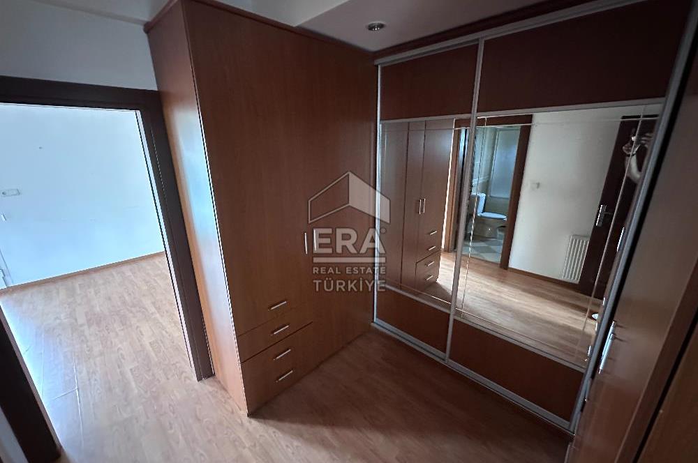 Sarıyer Uskumruköy'de Güvenlikli Sitede 4+2, 290m2 İkiz Villa