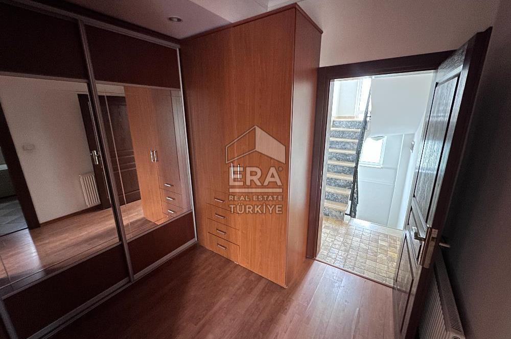 Sarıyer Uskumruköy'de Güvenlikli Sitede 4+2, 290m2 İkiz Villa