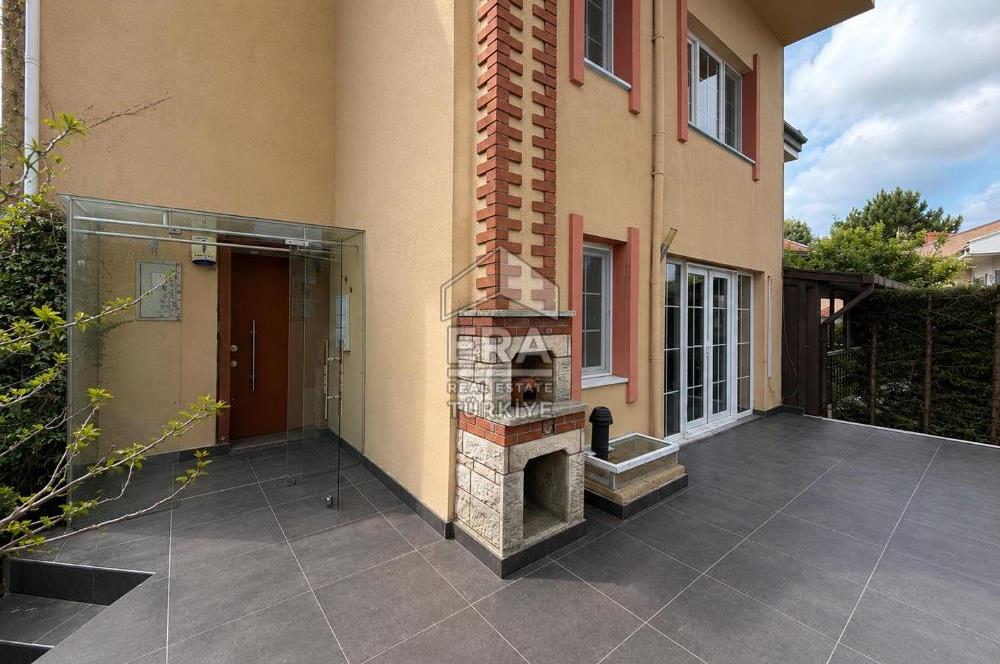Uskumruköy Mevsim Sitesi'nde Ferah ve Geniş Bahçeli İkiz Villa