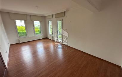 Sarıyer Uskumruköy'de Güvenlikli Sitede 4+2, 290m2 İkiz Villa