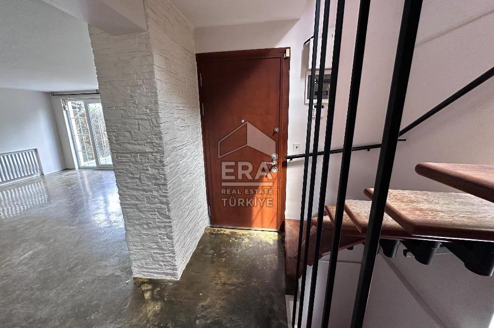 Uskumruköy Mevsim Sitesi'nde Ferah ve Geniş Bahçeli İkiz Villa