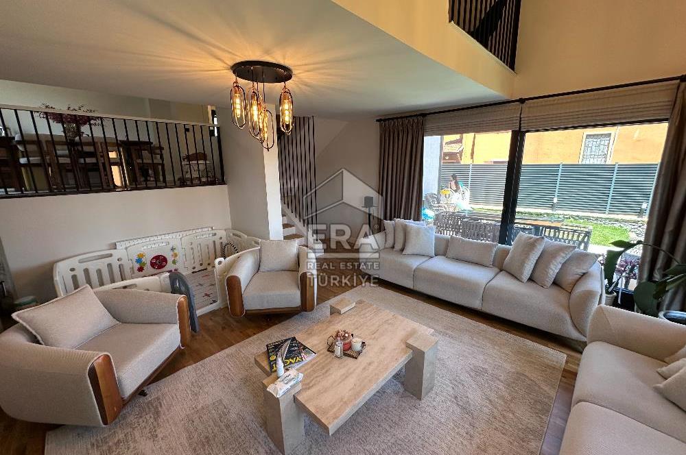 Zekeriyaköy Garanti Koza'da Komple Yenilenmiş Y Tipi Villa
