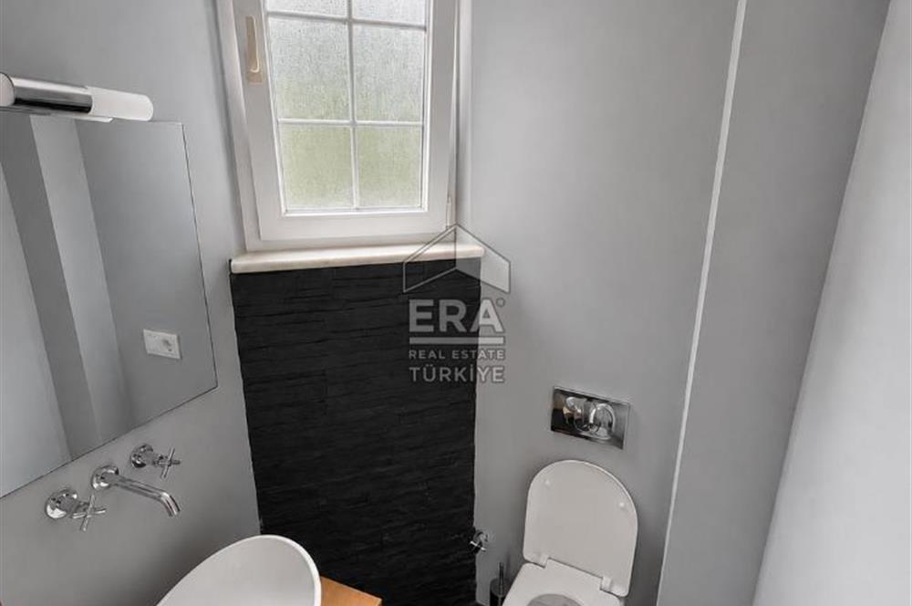 Uskumruköy Mevsim Sitesi'nde Ferah ve Geniş Bahçeli İkiz Villa
