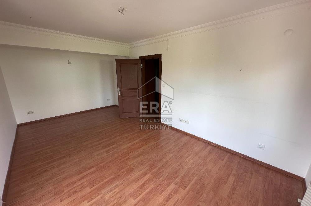 Sarıyer Uskumruköy'de Güvenlikli Sitede 4+2, 290m2 İkiz Villa
