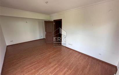 Sarıyer Uskumruköy'de Güvenlikli Sitede 4+2, 290m2 İkiz Villa
