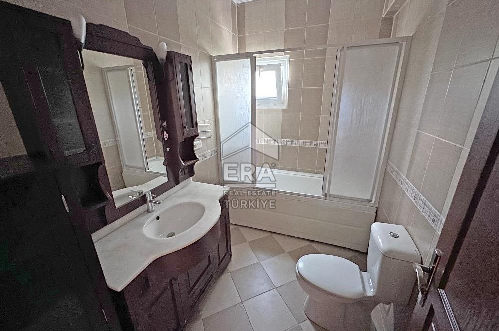Sarıyer Uskumruköy'de Güvenlikli Sitede 4+2, 290m2 İkiz Villa