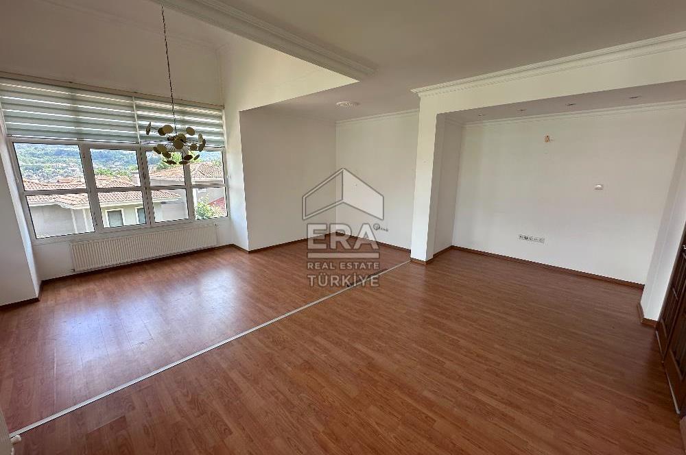 Sarıyer Uskumruköy'de Güvenlikli Sitede 4+2, 290m2 İkiz Villa
