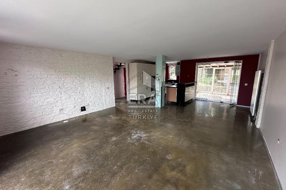 Uskumruköy Mevsim Sitesi'nde Ferah ve Geniş Bahçeli İkiz Villa