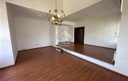 Sarıyer Uskumruköy'de Güvenlikli Sitede 4+2, 290m2 İkiz Villa