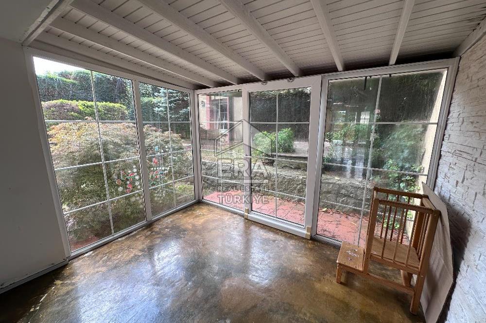 Uskumruköy Mevsim Sitesi'nde Ferah ve Geniş Bahçeli İkiz Villa