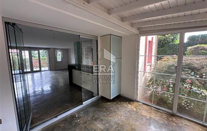 Uskumruköy Mevsim Sitesi'nde Ferah ve Geniş Bahçeli İkiz Villa