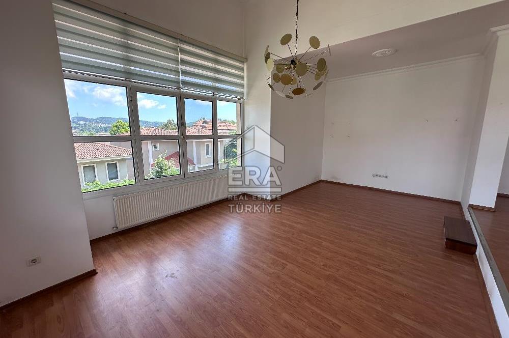 Sarıyer Uskumruköy'de Güvenlikli Sitede 4+2, 290m2 İkiz Villa