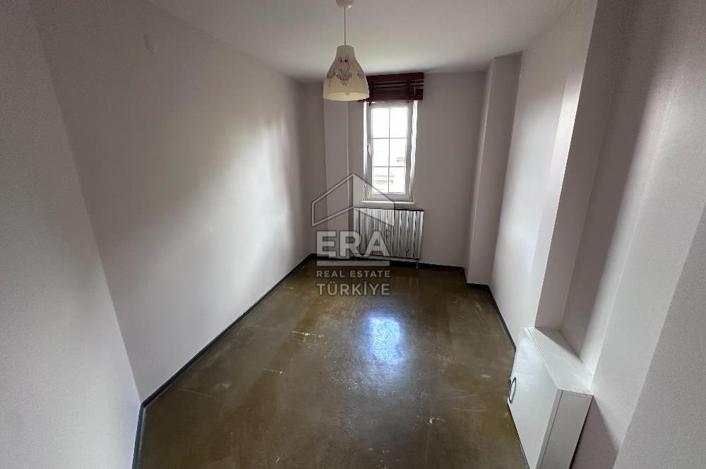 Uskumruköy Mevsim Sitesi'nde Ferah ve Geniş Bahçeli İkiz Villa