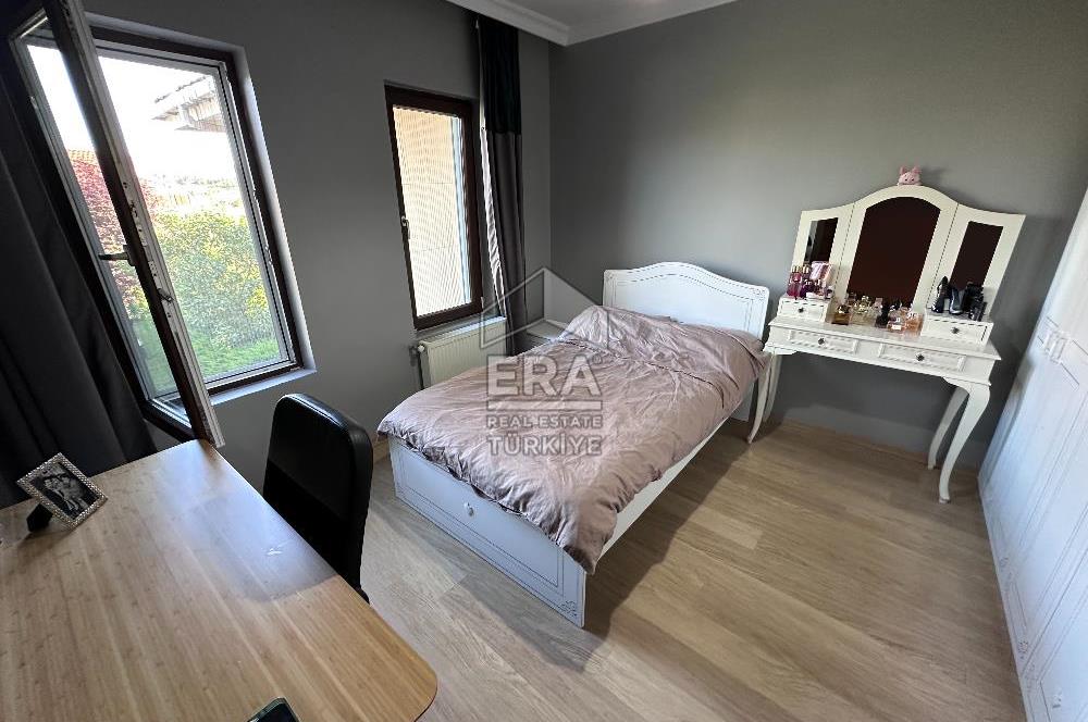 Uskumruköy Gardenya Evleri'nde Satılık 4+2 İkiz Villa