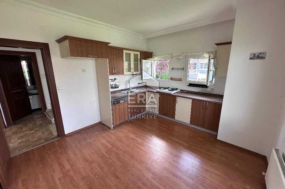 Sarıyer Uskumruköy'de Güvenlikli Sitede 4+2, 290m2 İkiz Villa