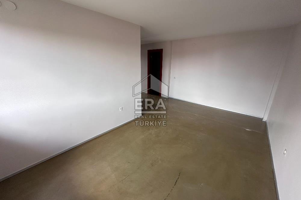 Uskumruköy Mevsim Sitesi'nde Ferah ve Geniş Bahçeli İkiz Villa