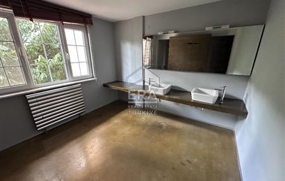 Uskumruköy Mevsim Sitesi'nde Ferah ve Geniş Bahçeli İkiz Villa