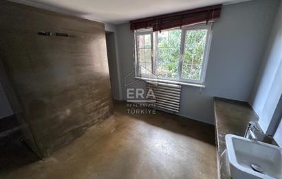 Uskumruköy Mevsim Sitesi'nde Ferah ve Geniş Bahçeli İkiz Villa
