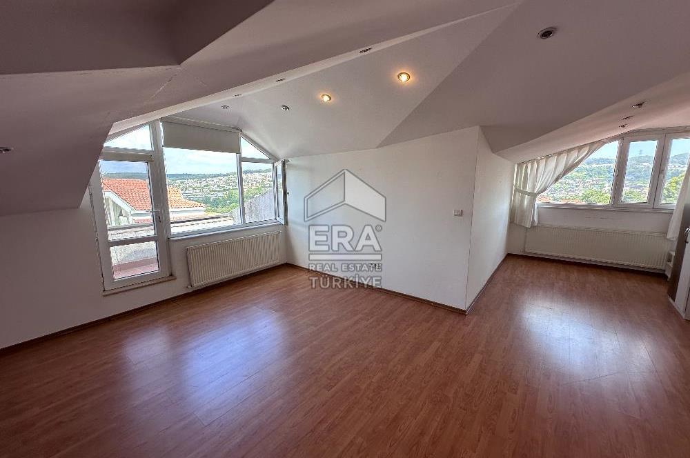Sarıyer Uskumruköy'de Güvenlikli Sitede 4+2, 290m2 İkiz Villa