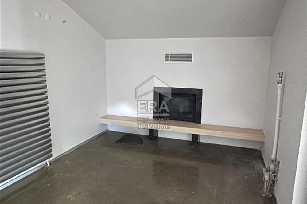 Uskumruköy Mevsim Sitesi'nde Ferah ve Geniş Bahçeli İkiz Villa