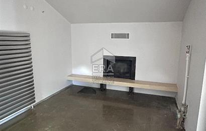 Uskumruköy Mevsim Sitesi'nde Ferah ve Geniş Bahçeli İkiz Villa