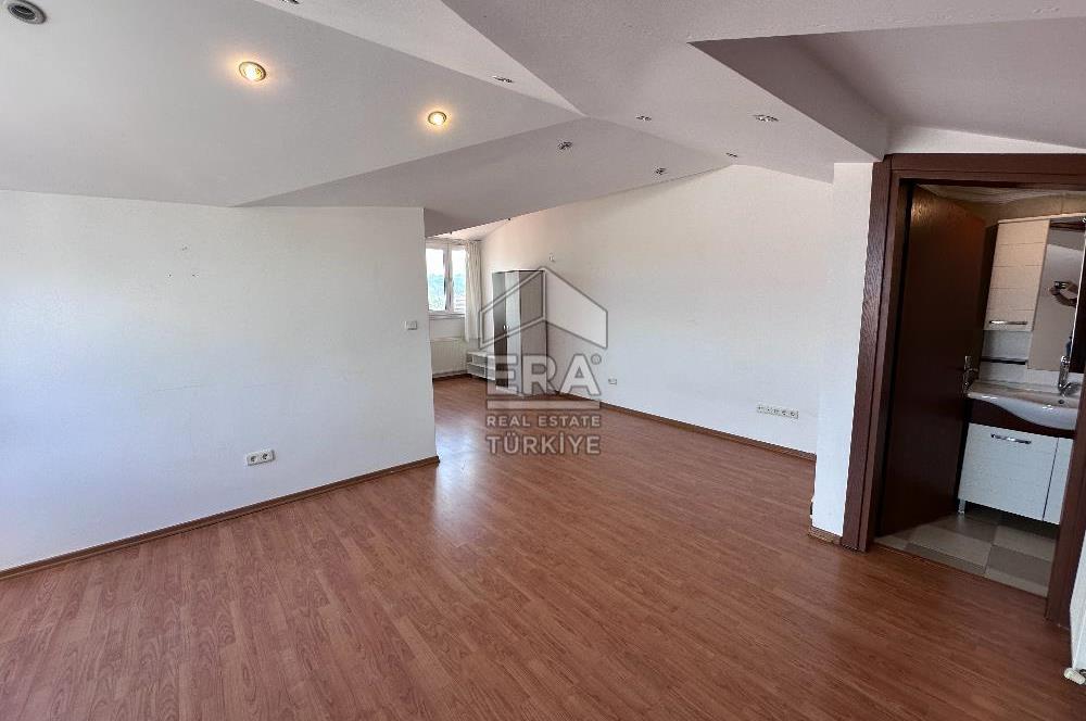 Sarıyer Uskumruköy'de Güvenlikli Sitede 4+2, 290m2 İkiz Villa