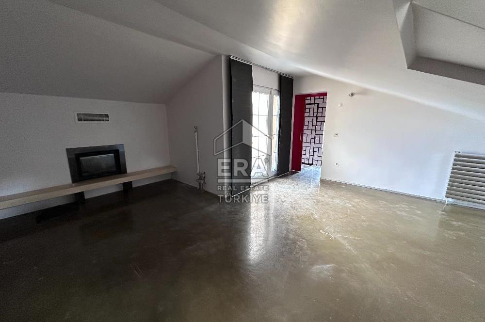 Uskumruköy Mevsim Sitesi'nde Ferah ve Geniş Bahçeli İkiz Villa