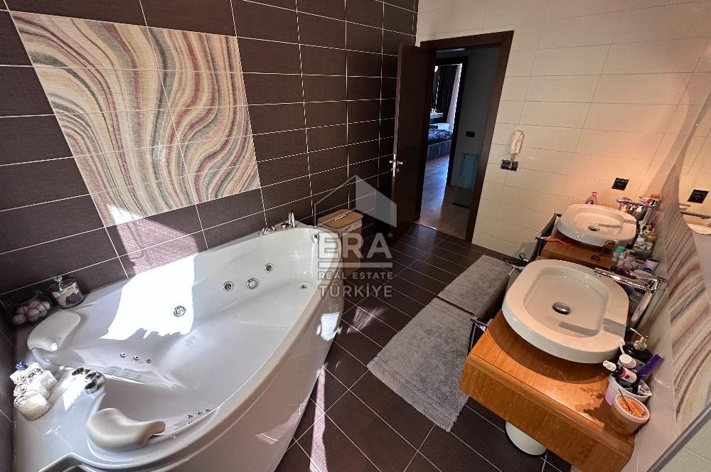 Uskumruköy Gardenya Evleri'nde Satılık 4+2 İkiz Villa