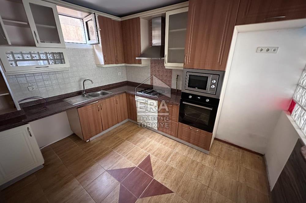 Sarıyer Uskumruköy'de Güvenlikli Sitede 4+2, 290m2 İkiz Villa
