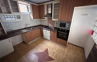 Sarıyer Uskumruköy'de Güvenlikli Sitede 4+2, 290m2 İkiz Villa
