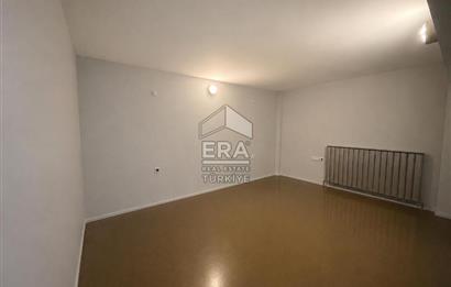 Uskumruköy Mevsim Sitesi'nde Ferah ve Geniş Bahçeli İkiz Villa