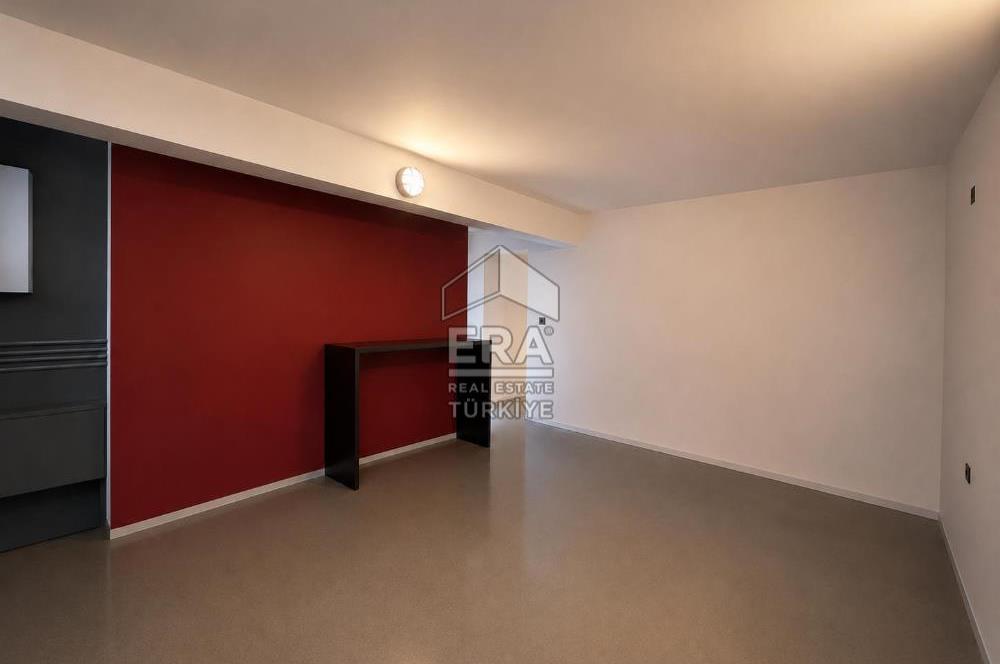 Uskumruköy Mevsim Sitesi'nde Ferah ve Geniş Bahçeli İkiz Villa