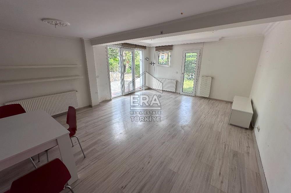 Sarıyer Uskumruköy'de Güvenlikli Sitede 4+2, 290m2 İkiz Villa