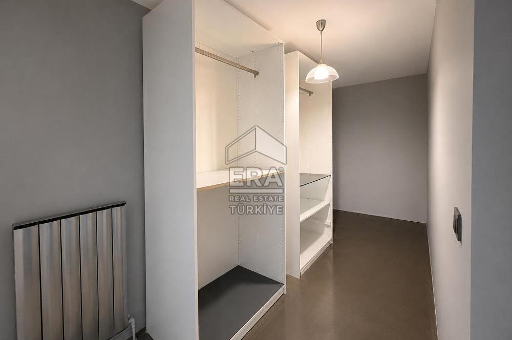 Uskumruköy Mevsim Sitesi'nde Ferah ve Geniş Bahçeli İkiz Villa